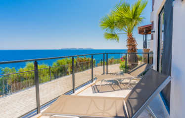 Kaputaş Plajına 5 dakika Mesafede Deniz Manzaralı Villa